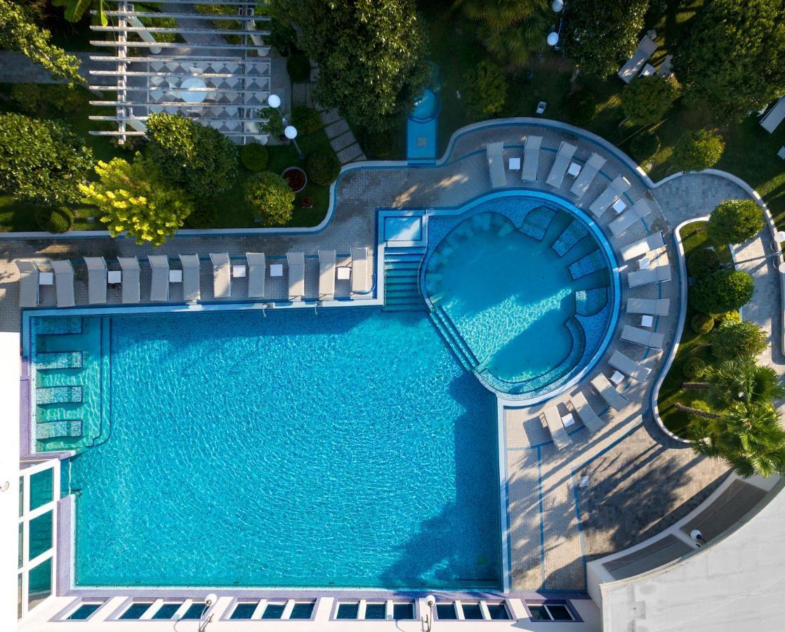 Grand Hotel Trieste & Victoria Abano Terme Exteriér fotografie Aerial view of the pool